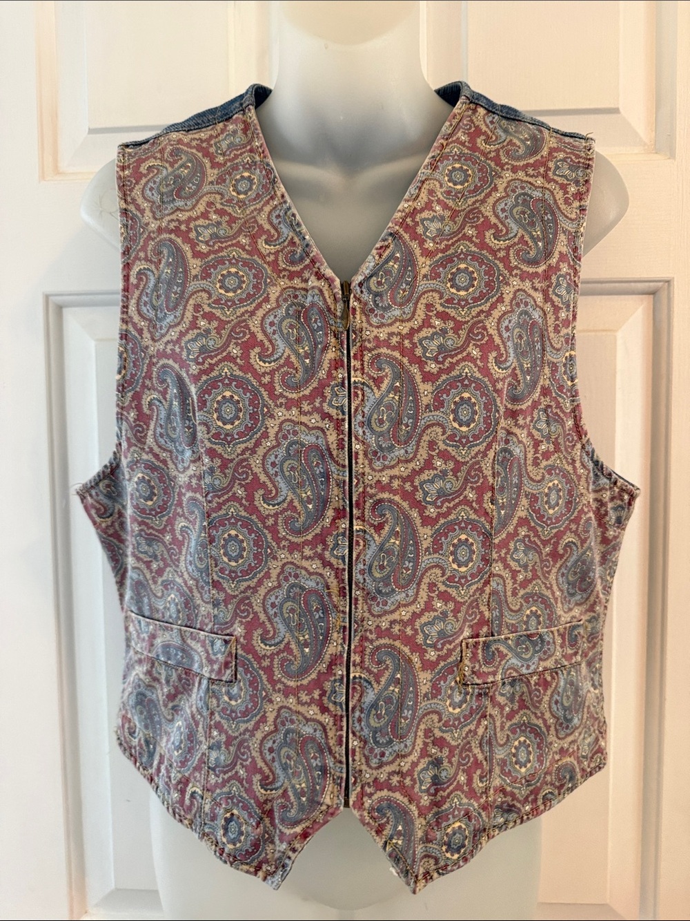 Women’s Liz Wear Paisley Zip-Front Denim Vest, size Small, 90s